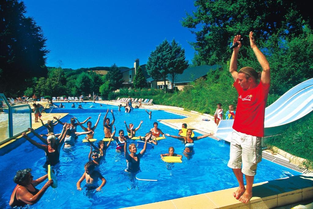Camping Paradis Marmotel Saint-Geniez-dʼOlt Exterior foto
